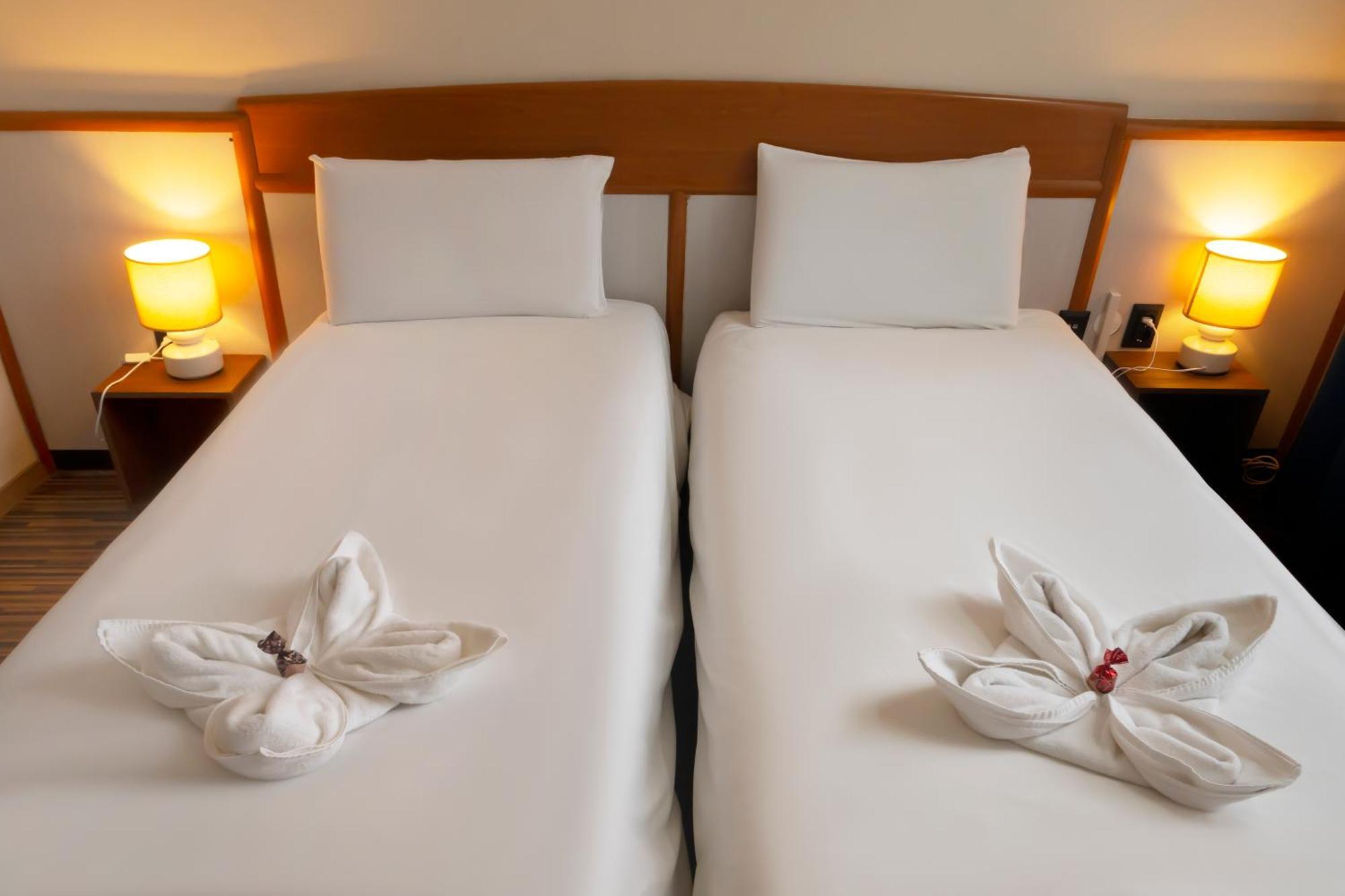 Korona Hotel นีเรกฮาซา ภายนอก รูปภาพ