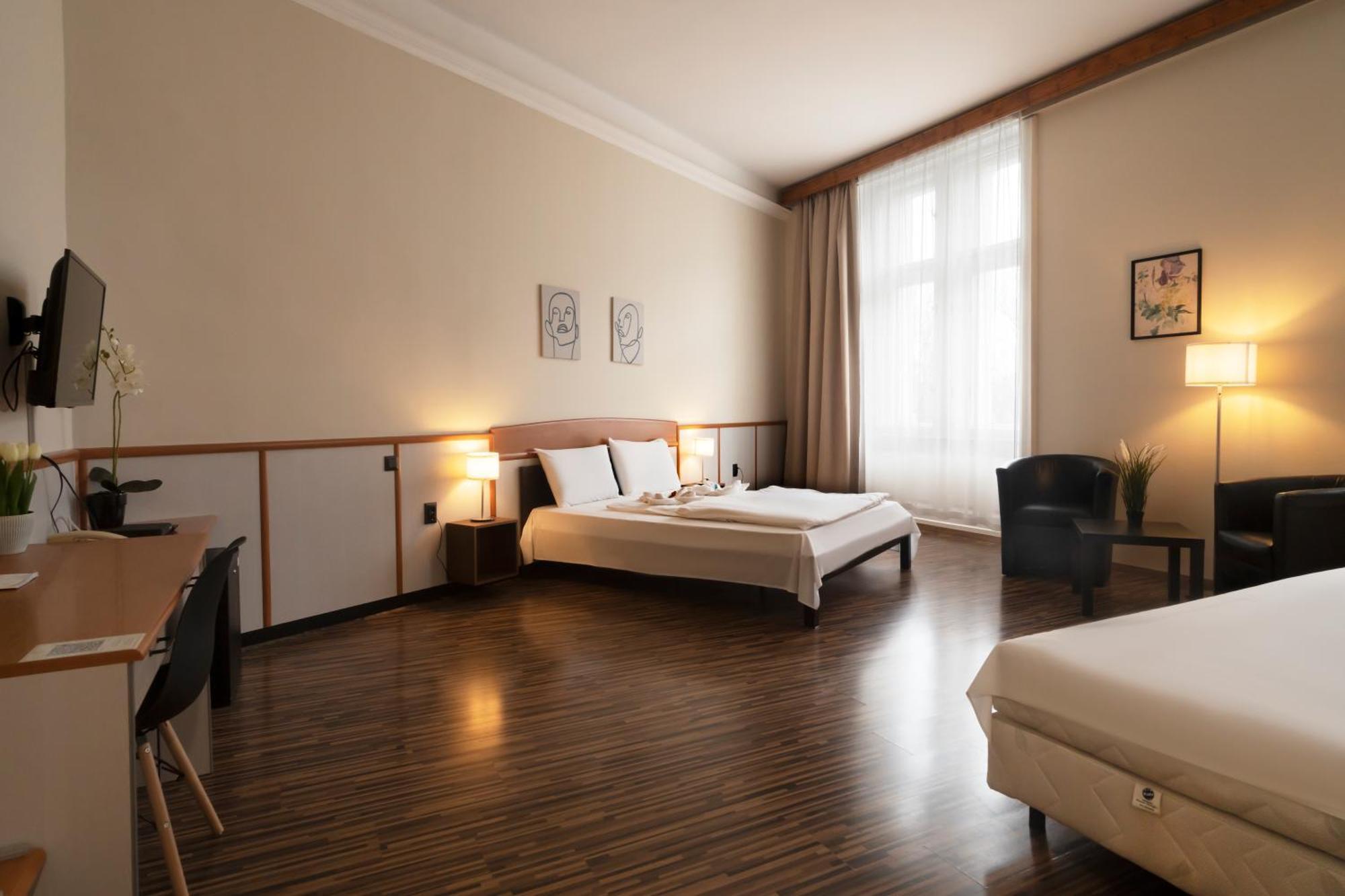 Korona Hotel นีเรกฮาซา ภายนอก รูปภาพ