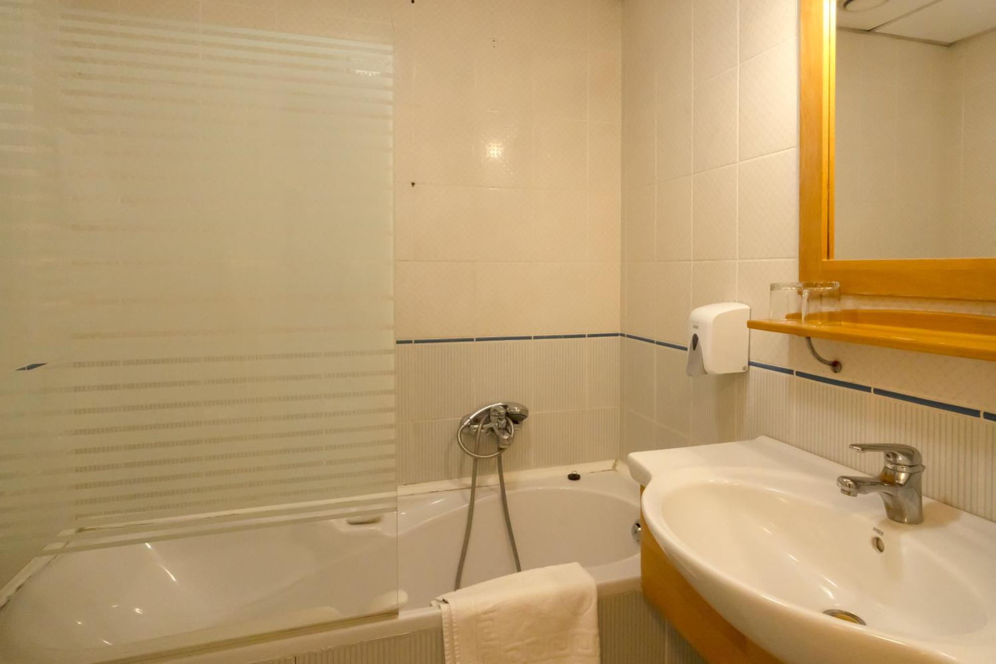 Korona Hotel นีเรกฮาซา ภายนอก รูปภาพ