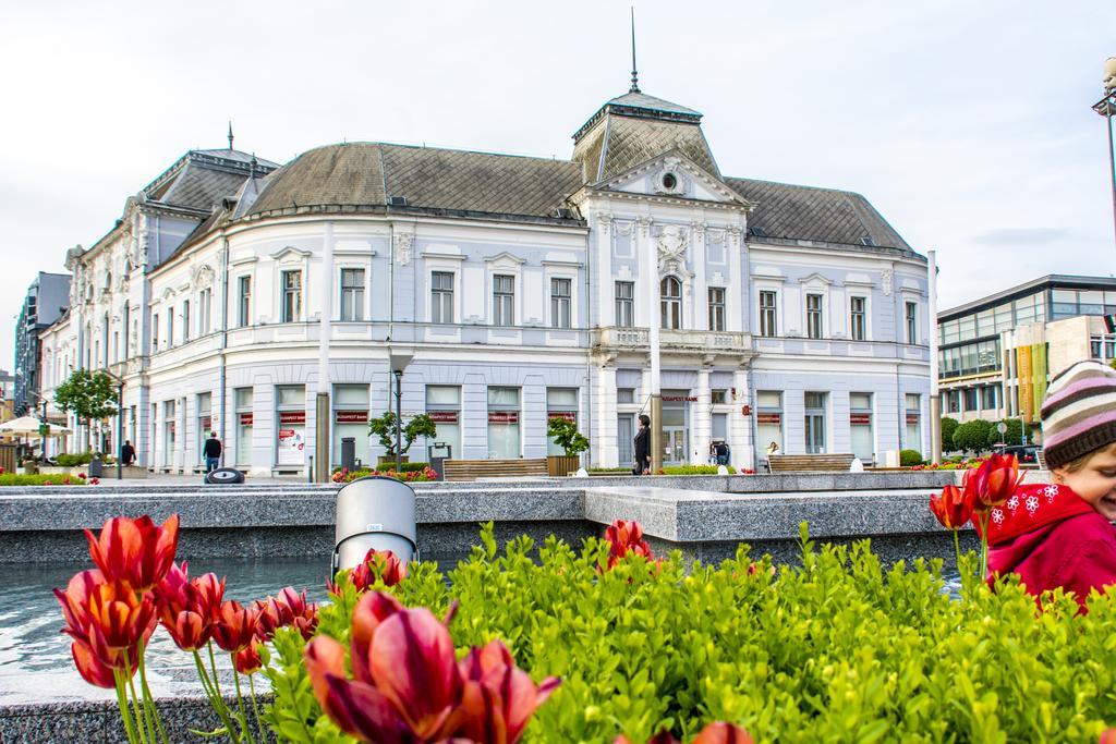 Korona Hotel นีเรกฮาซา ภายนอก รูปภาพ